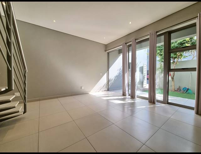 3 BEDROOM DUPLEX TO LET IN OAKLANDS